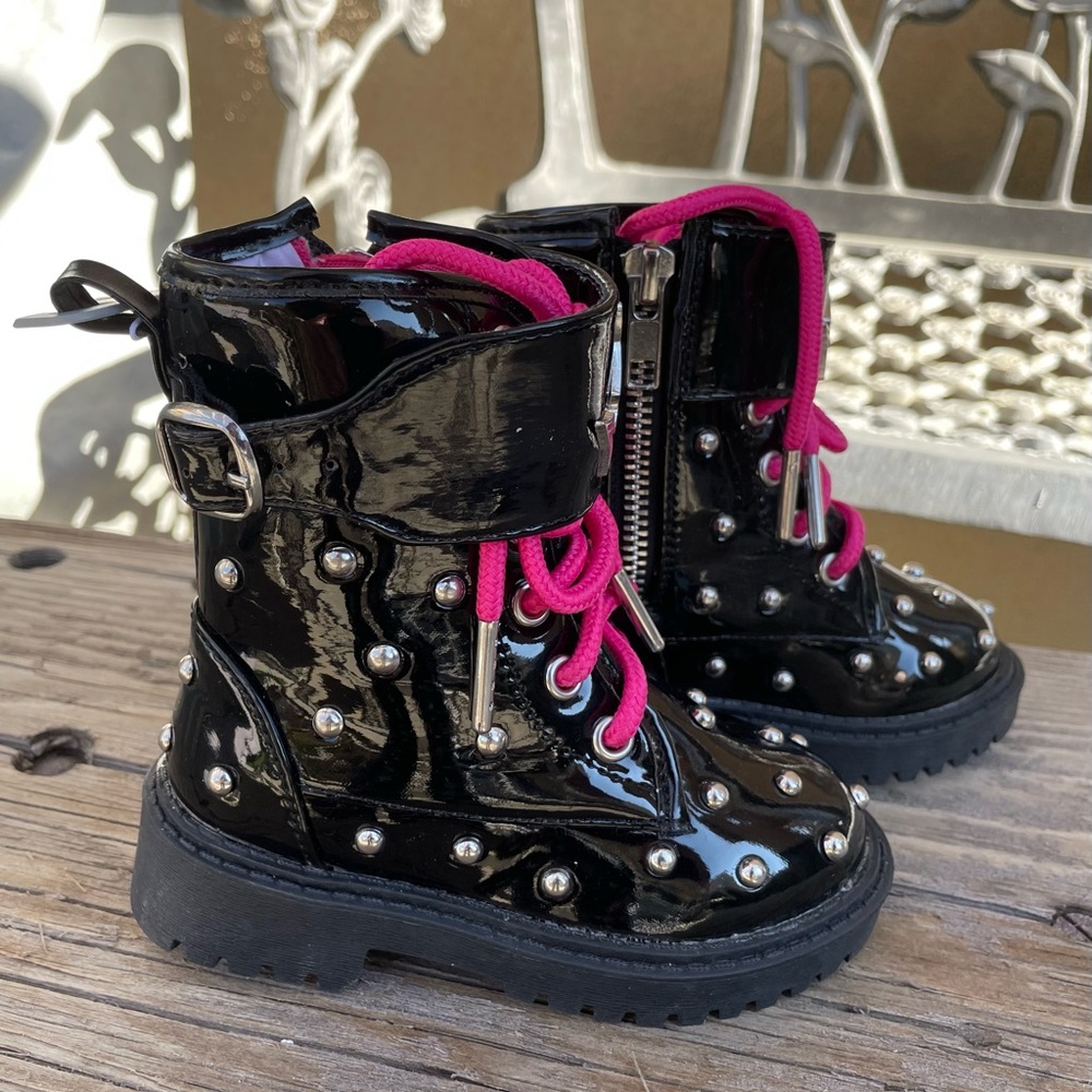 DISNEY CRUELLA DE VIL DEVIL Kids Studded Boots Size 7 Black Patent Leather NWT
